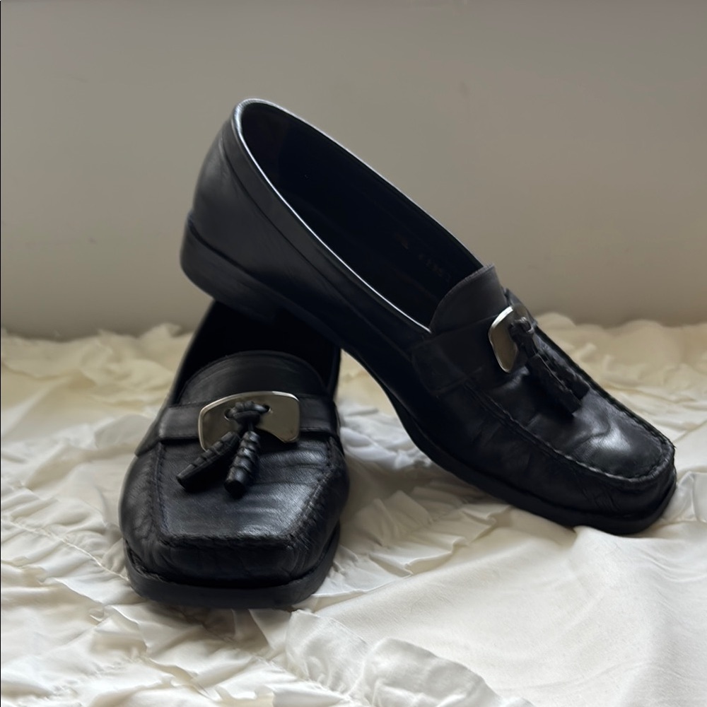 Stuart Weitzman navy blue loafers with tassels